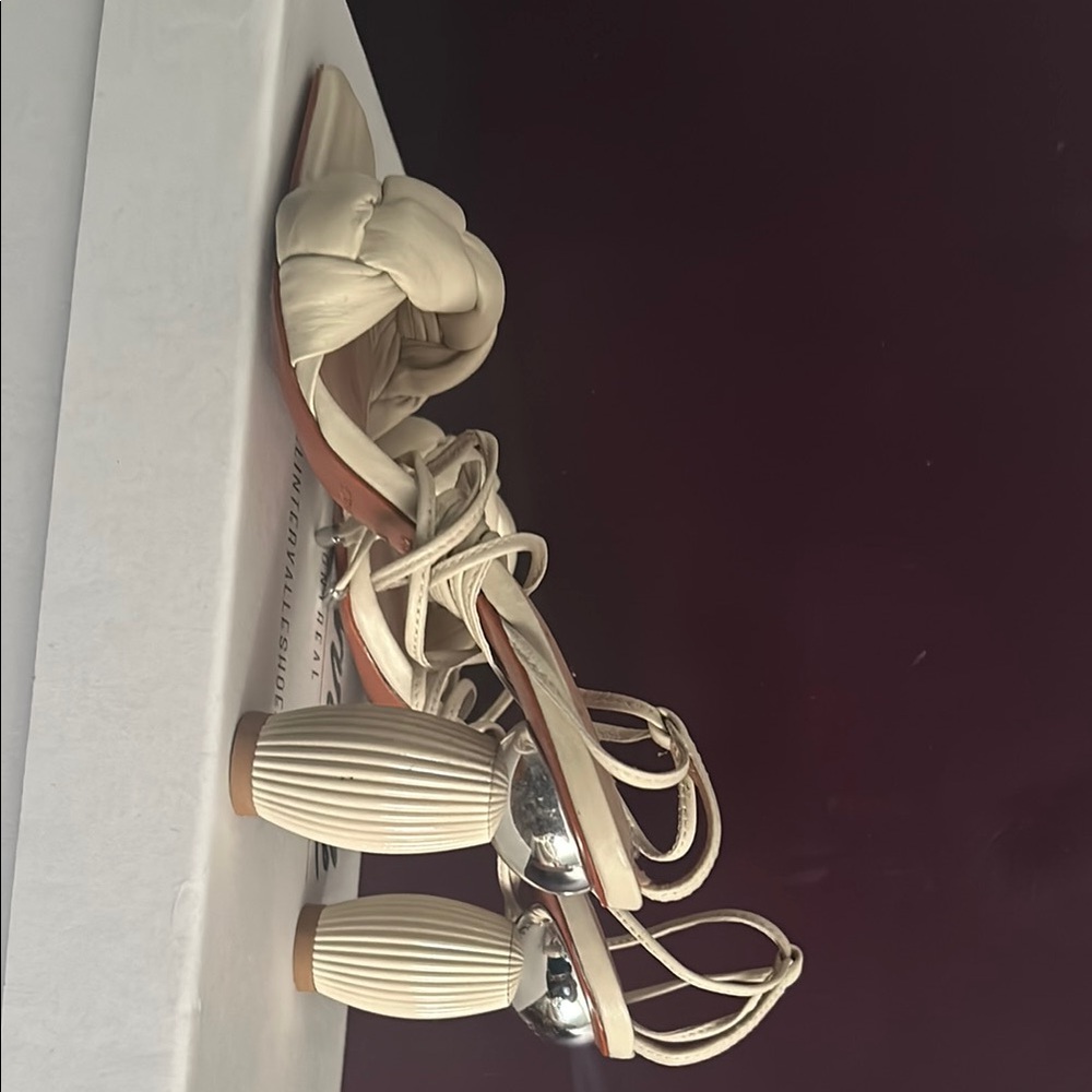 L'INTERVALLE Cream Silver Heels